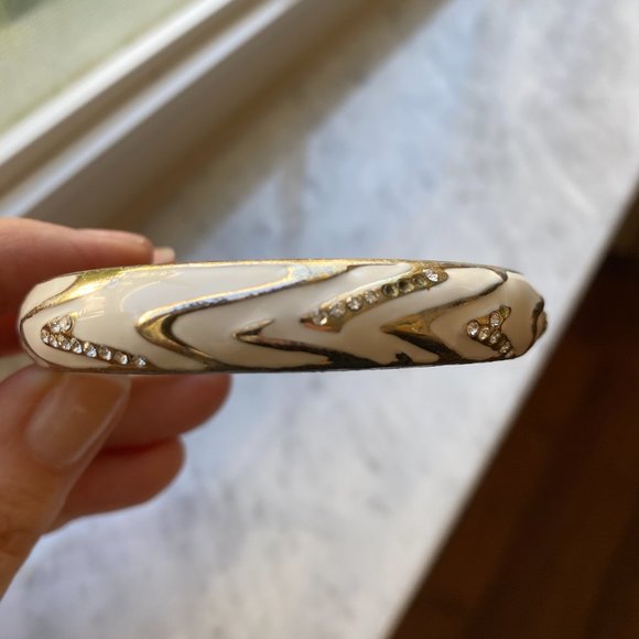 Vintage White Enamel and Rhinestone Hinged Bangle Bracelet 1960's - Picture 7 of 9